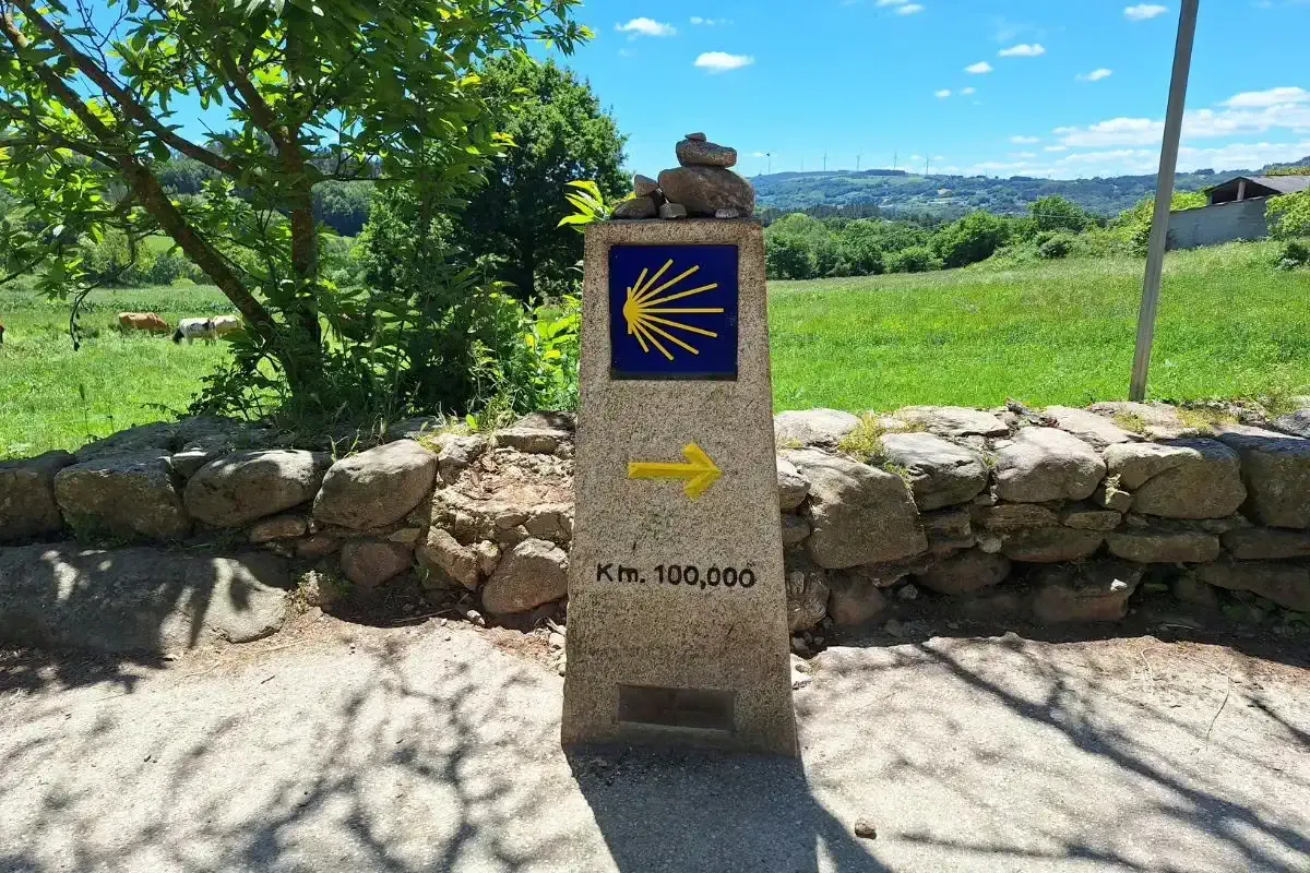 Mojón 100 km Camino de Santiago Francés