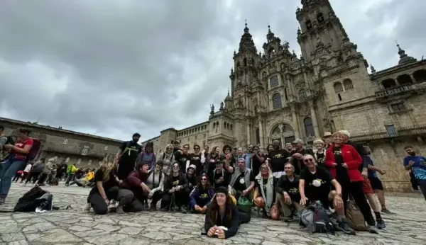 Grupo Organizado de Viajes Camino de Santiago llegando a la Catedral de Santiago