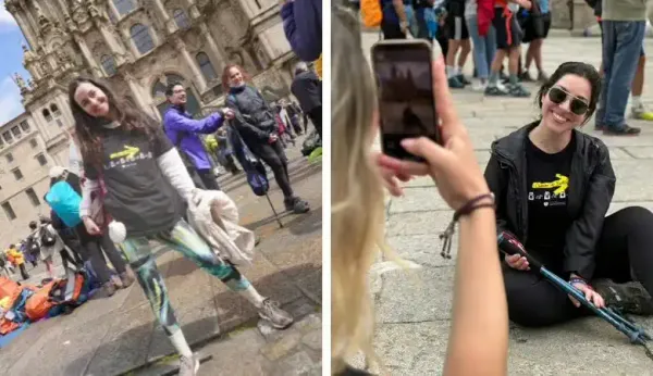 Peregrinas Conmemorando el momento al arribar a la Plaza del Obradoiro