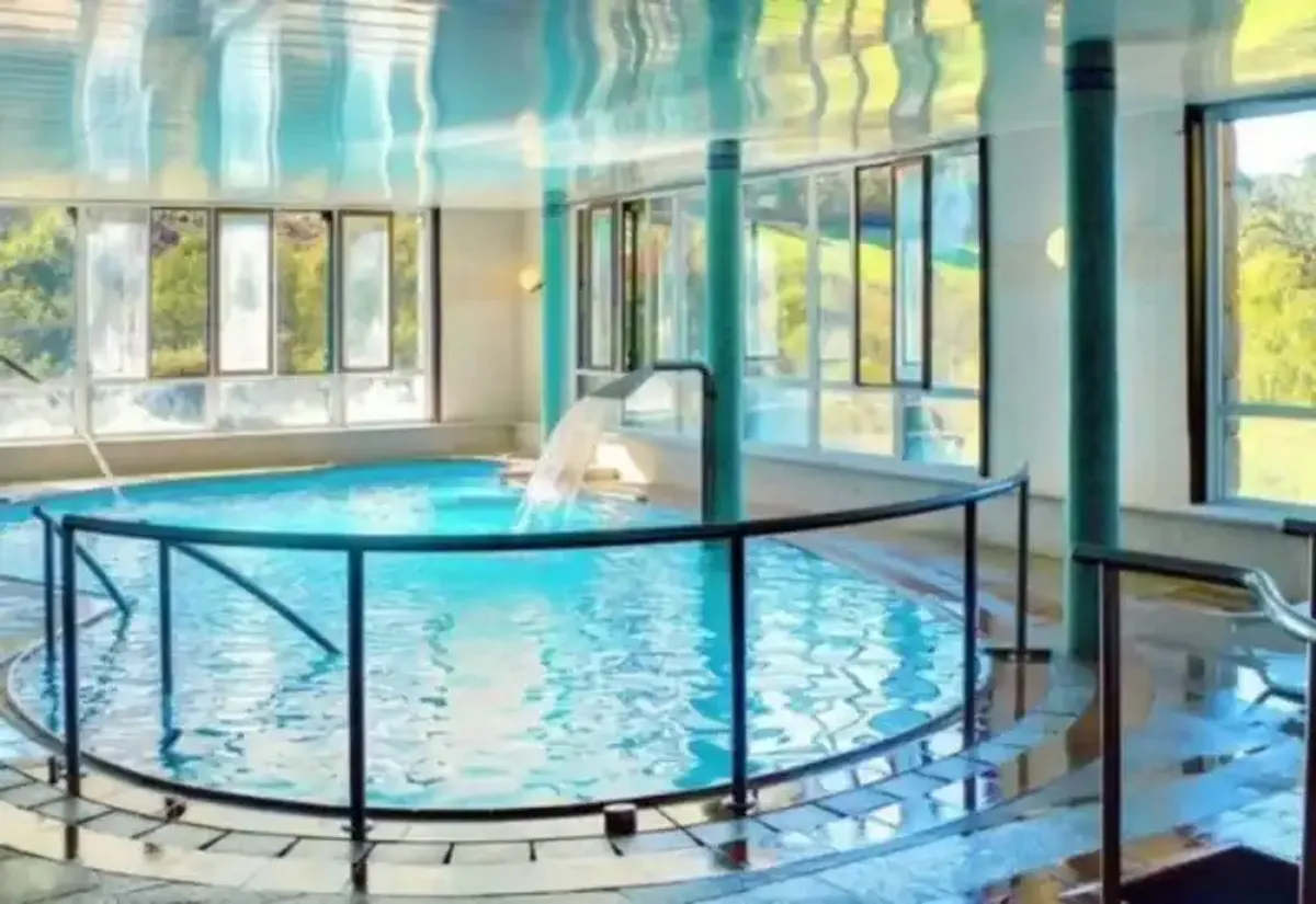 Piscina del Hotel Balneario Río Pambre